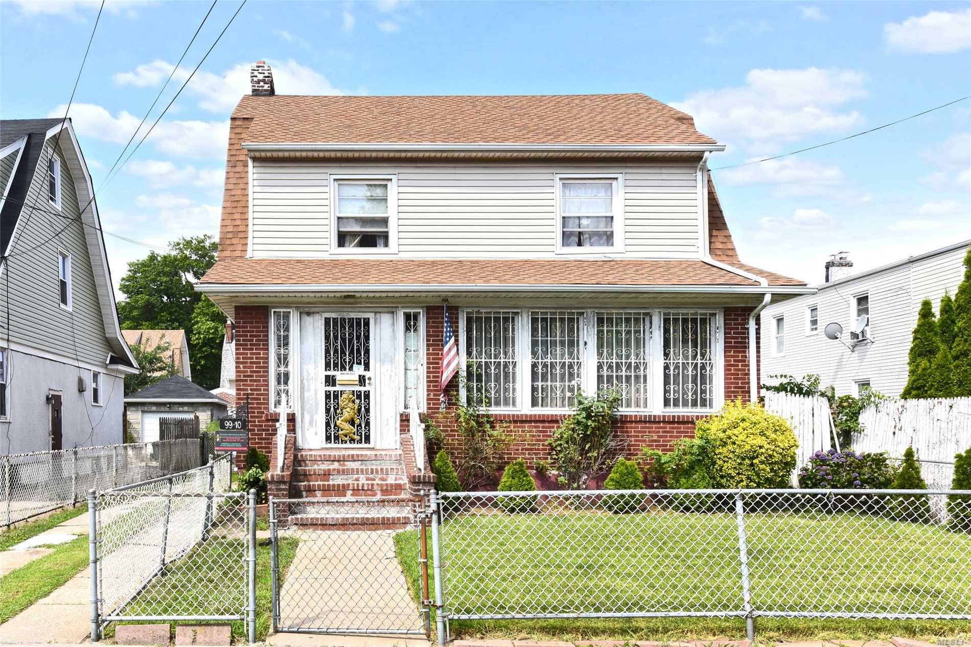 Spacious 4 Bedroom Detached Colonial House With Private Driveway And Two Car Garage In Queens Village.