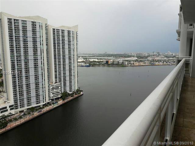 Bright & modern 2 bedroom 2 1/2 bath at Carbonell with gorgeous direct bay and river views on luxurious and private Brickell Key