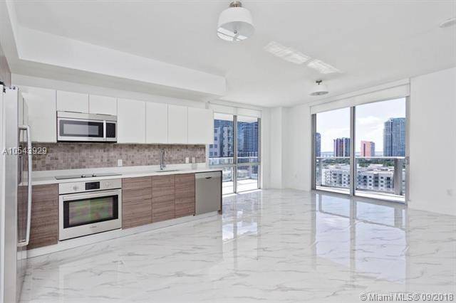 Amazing opportunity to own a spectacular 3BR corner unit in Brickell