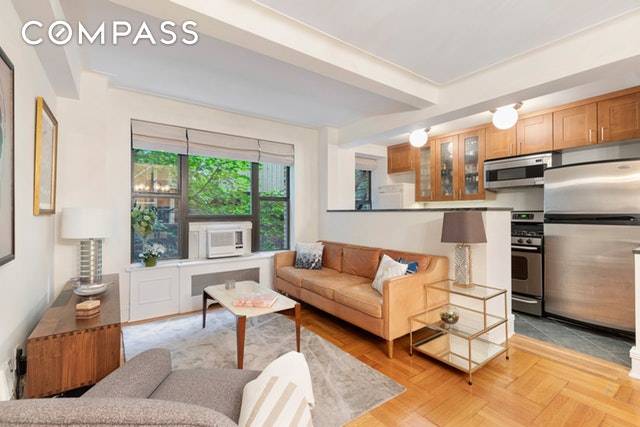 This one bedroom PREWAR CONDO just steps from Park Avenue is truly a gem.