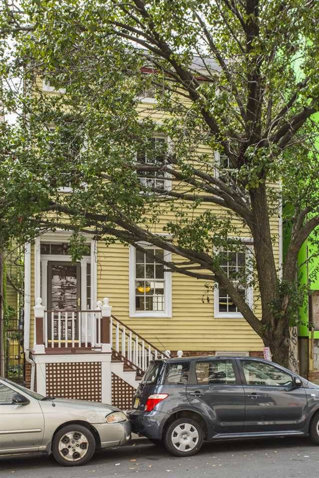 This charming Downtown Jersey City home has received a recent face-lift and now boasts lavish amenities including brand-new stainless steel appliances