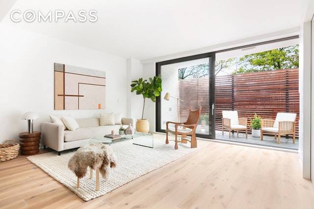 This thoughtfully and efficiently laid out North facing duplex townhouse three bedroom, three bathroom modern residence boasts 1, 461 square feet of interior space and a 117 square foot patio.