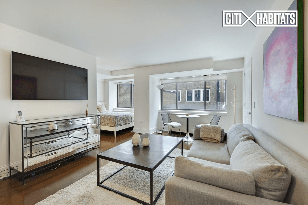 Luxurious Furnished Junior 1BD with Huge Walk in Closet in a Full Service Luxury Building with Health Club, Landscaped Rooftop amp ; Magnificent Residents Lounge This well laid out apartment ...