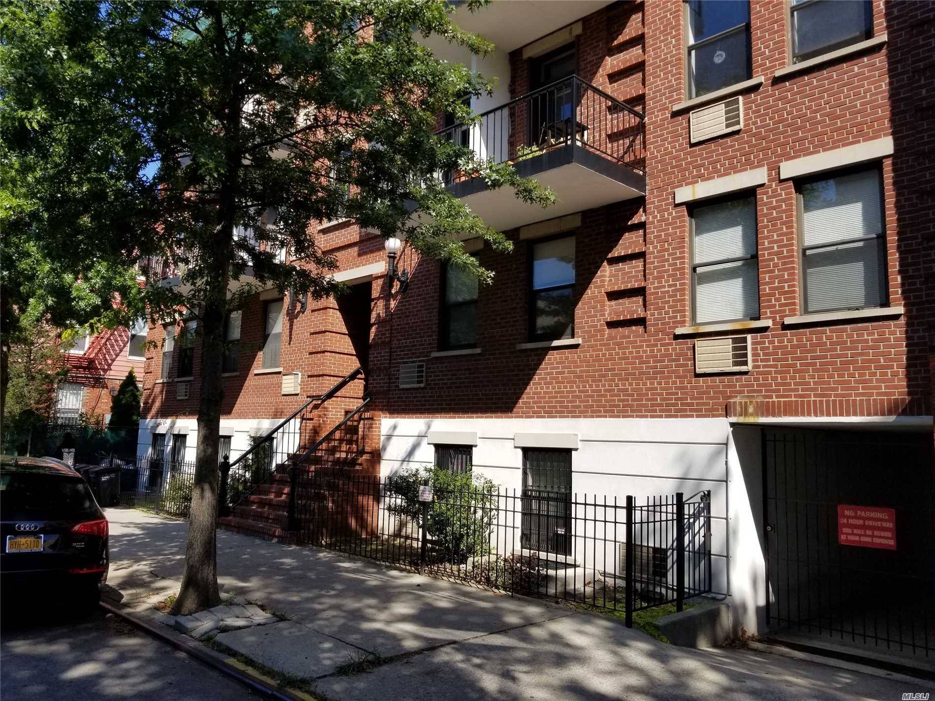 Beautiful One Bed Condo On A Tree Lined Block In The Best Location In Williamsburg Greenpoint.