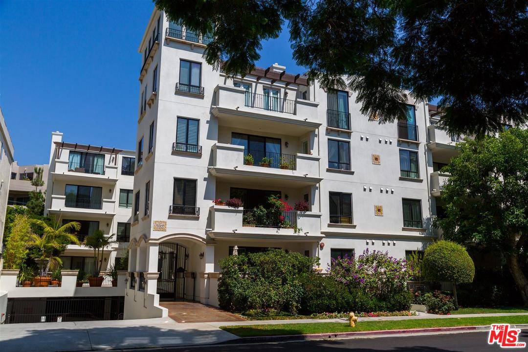Stunning updated luxury condo on Westwood's most beautiful tree-lined street