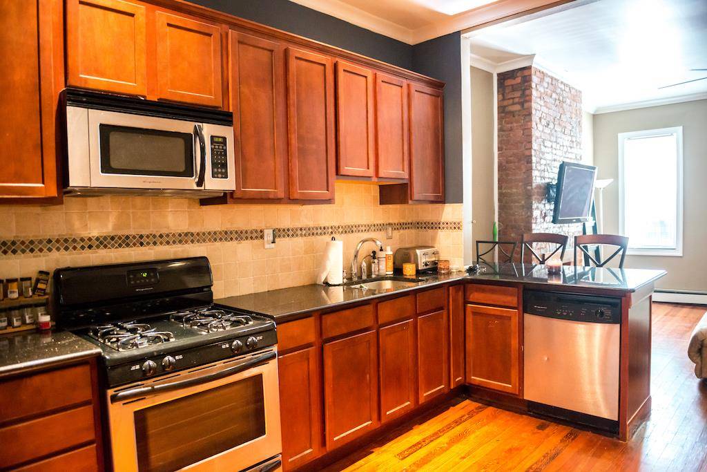 Stunning 1 Bed 1 Bath Apartment in the heart of Historic Downtown
