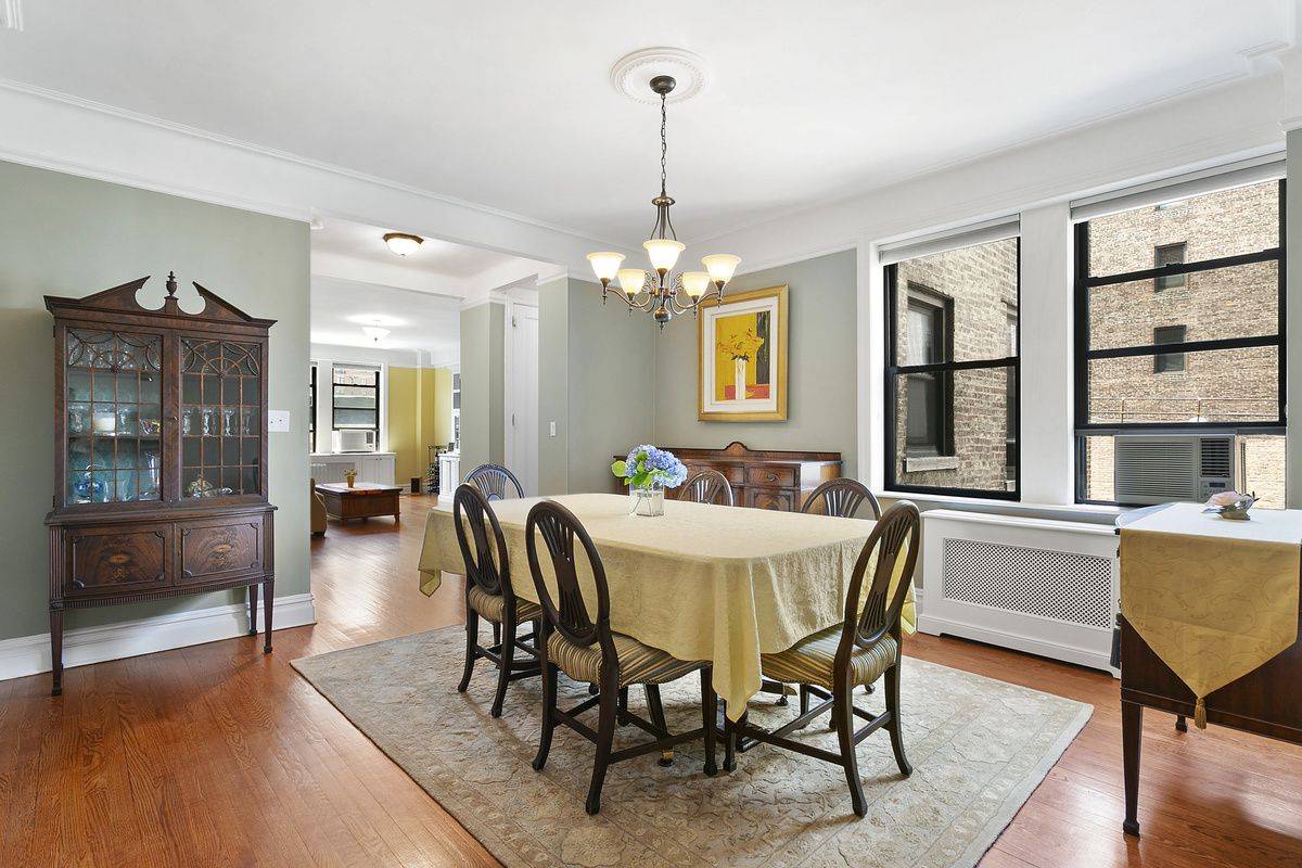 119 West 71st Street | Lincoln Square Classic | CO-OP FOR SALE