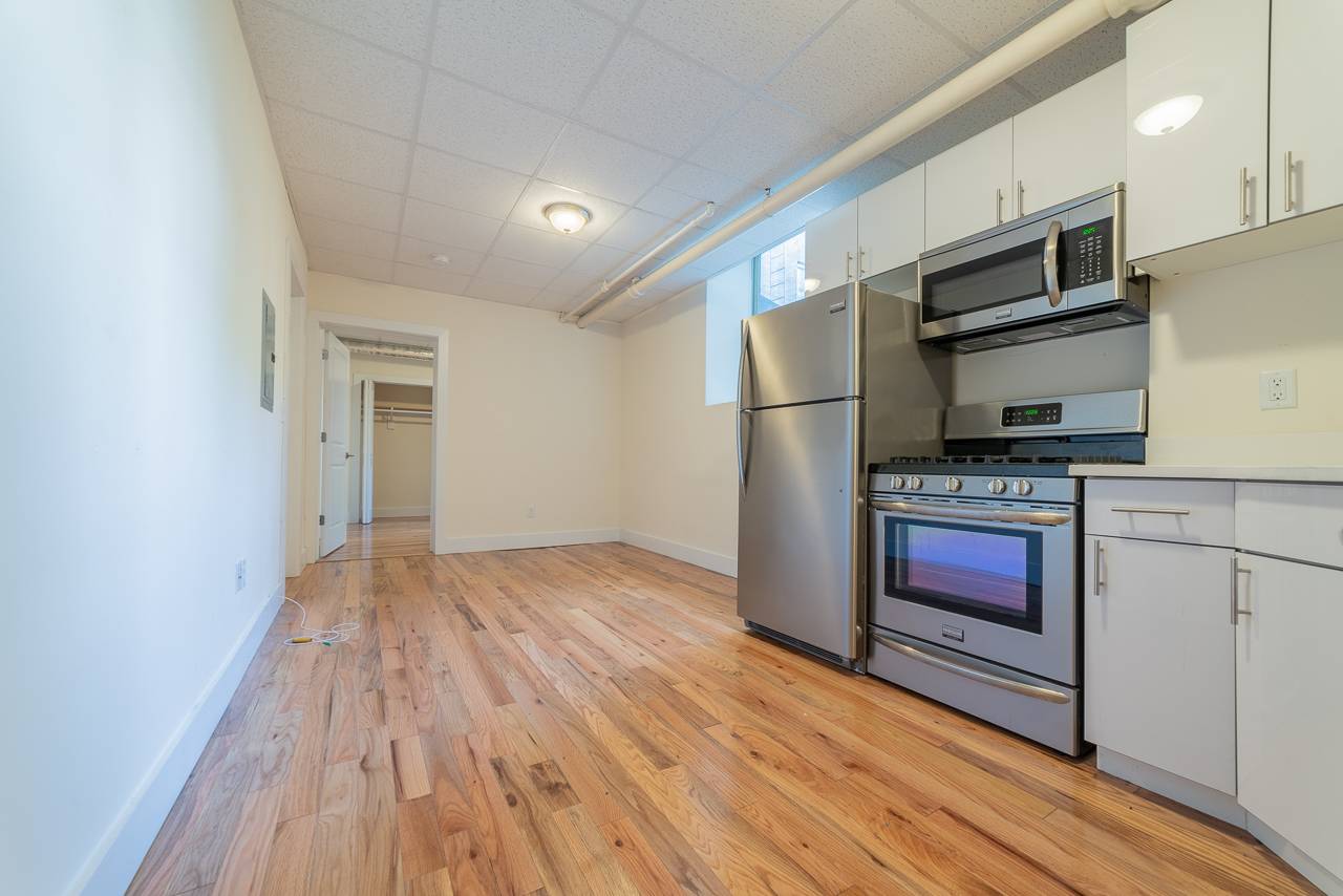 Beautiful Apartment moments from Journal Square! Outdoor Private Entrance W/ Garden Area