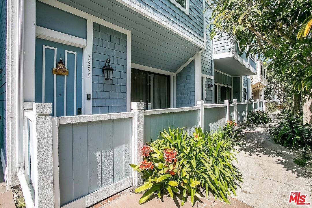 Highly sought after Marina Strand Colony II townhouse