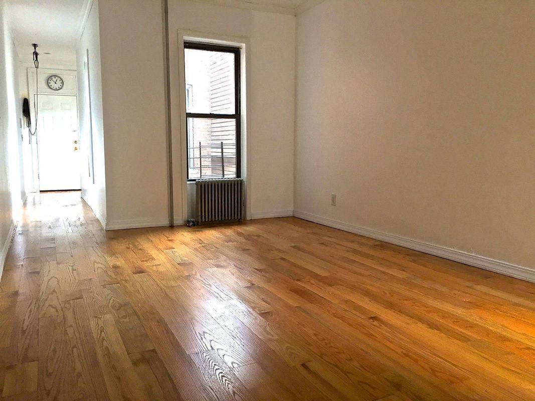 SPACIOUS 1 BEDROOM WITH EXTRA OFFICE IN GREENPOINT