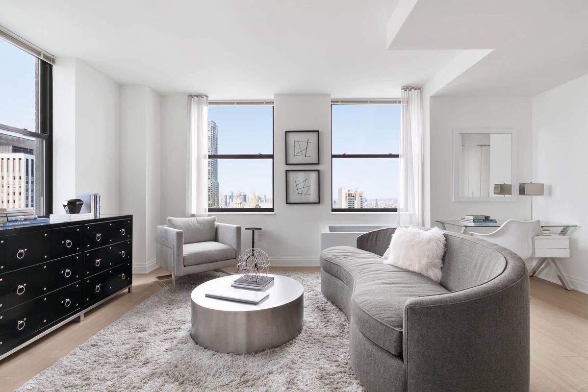Luxurious 2 Bedroom/2 Bathroom Penthouse Perfectly Located In The Financial District!