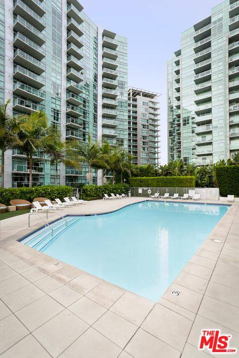 Beautiful one bed condo in the stunning Azzurra high-rise