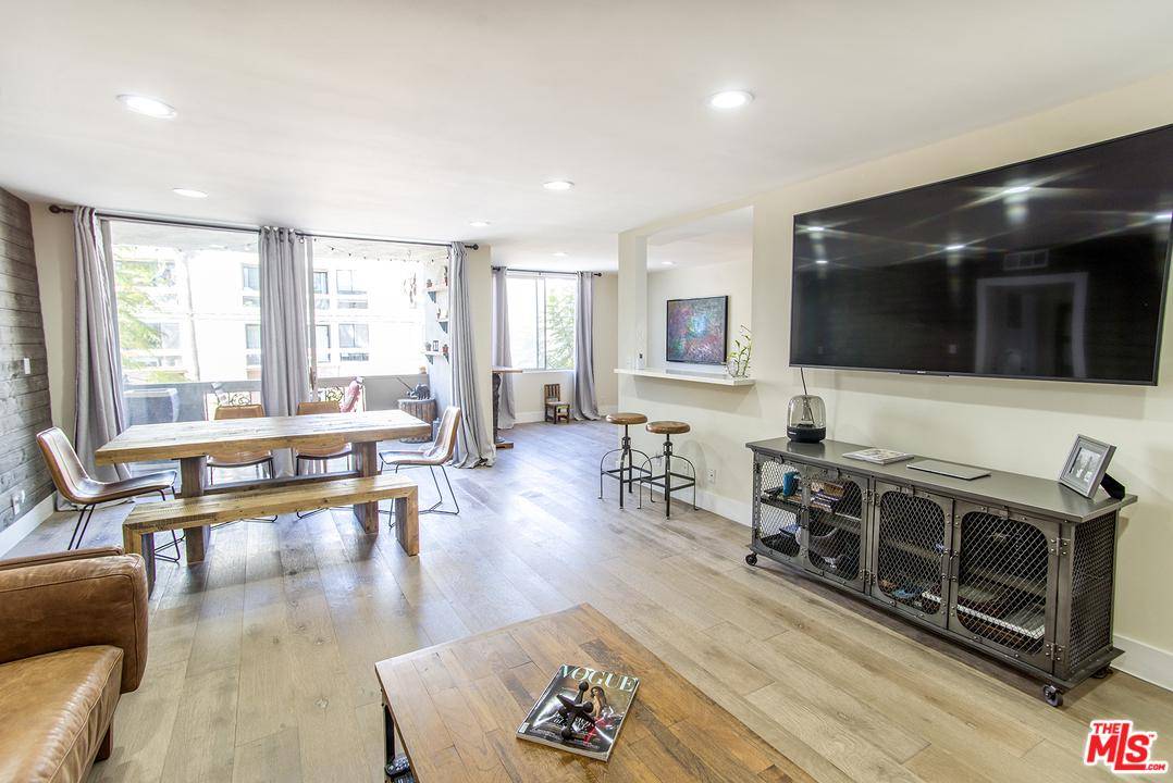 Welcome home to this immaculate - 1 BR Condo Brentwood Los Angeles