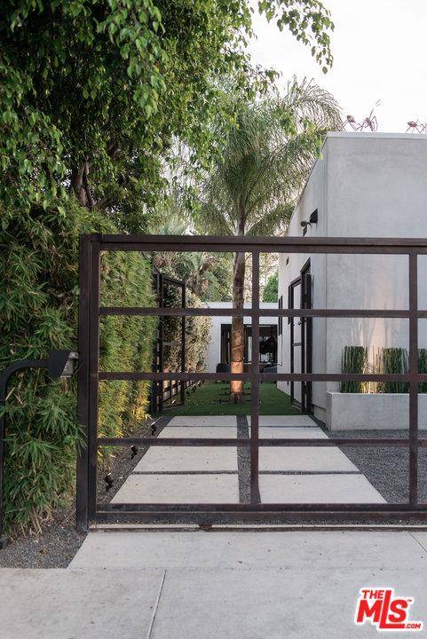 A true indoor/outdoor habitat - 3 BR Single Family Beverly Grove Los Angeles