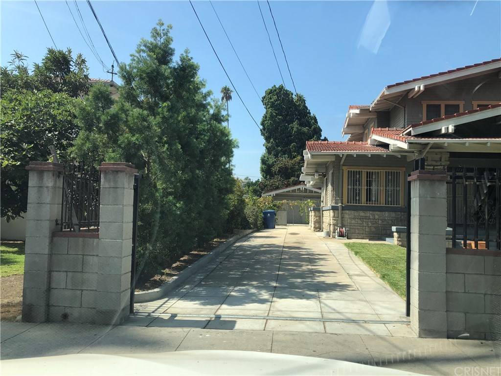 Beautiful two-story Hollywood home on a large lot - 4 BR Single Family Hollywood Hills East Los Angeles