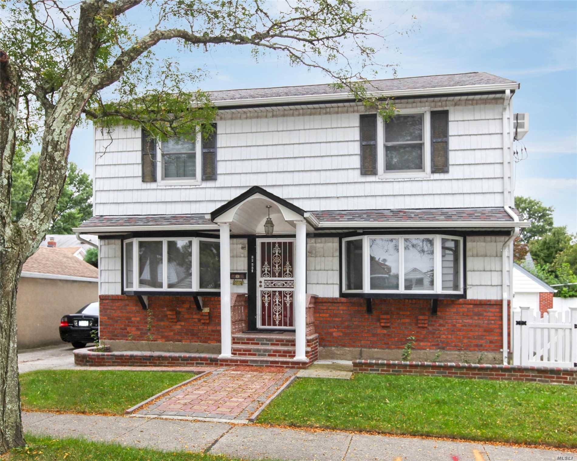 Nice Sized Colonial Home In The Floral Park/Glen Oaks Area.