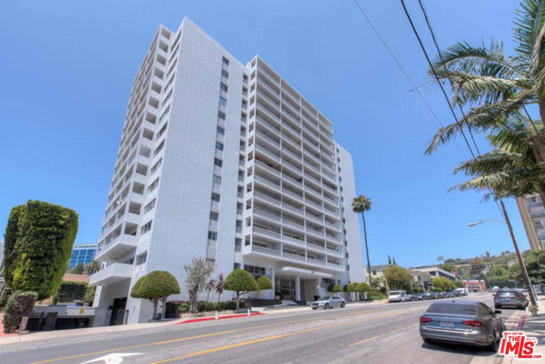 Great Condo in Hi rise building with every amenity - Facing the Sunset Strip and the Hills above the strip