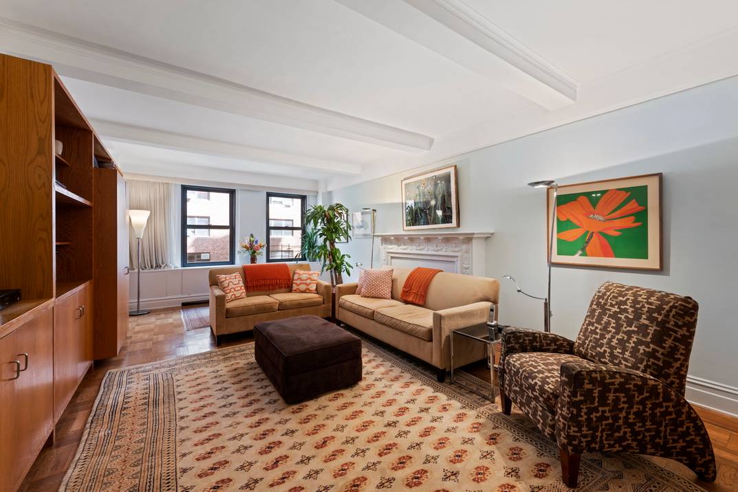 Massive Classic 7 Co-Op in the Heart of the Upper West Side