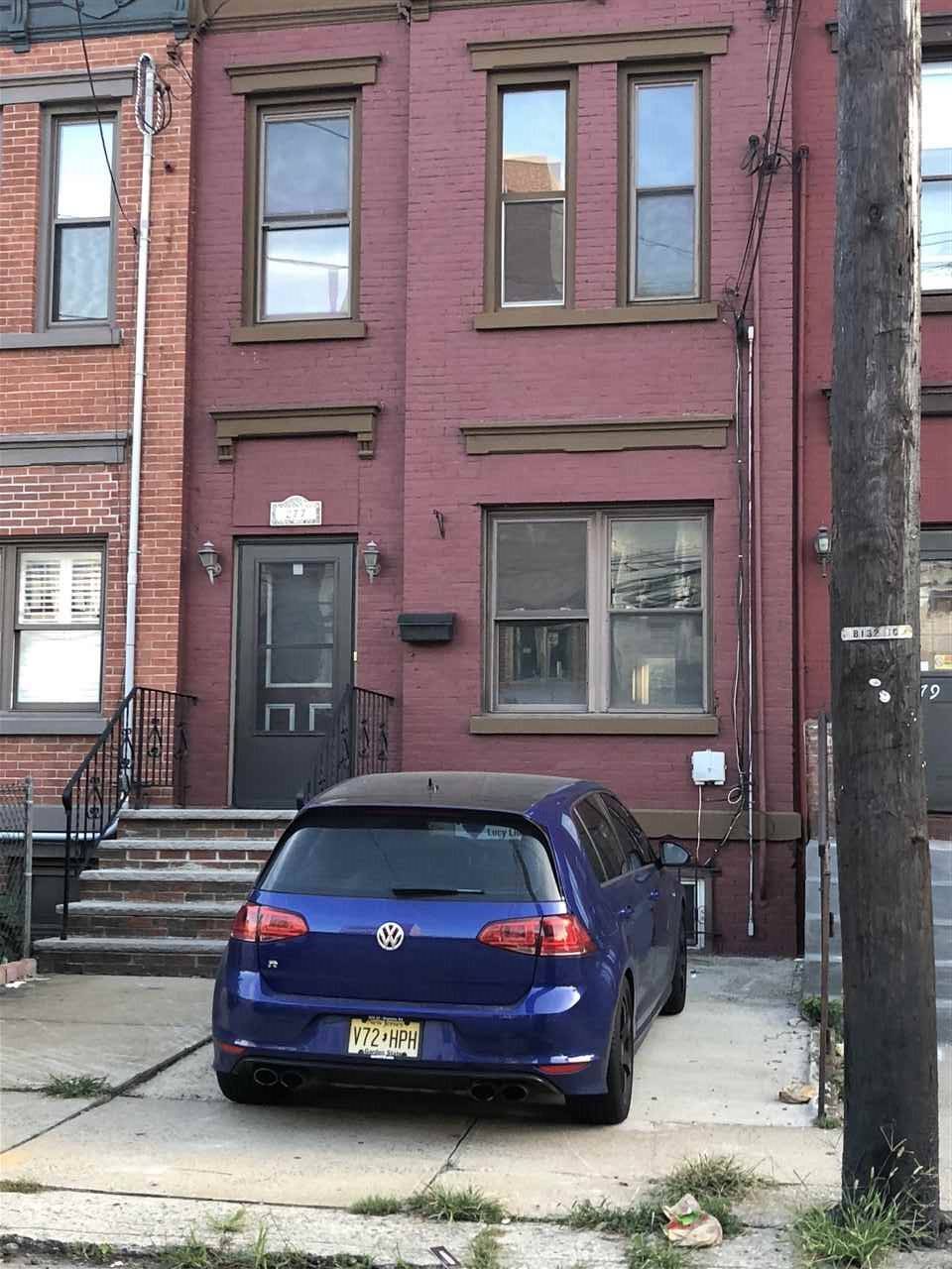 Fully renovated brownstone a stones throw away from Journal Square path and centrally located in Jersey City