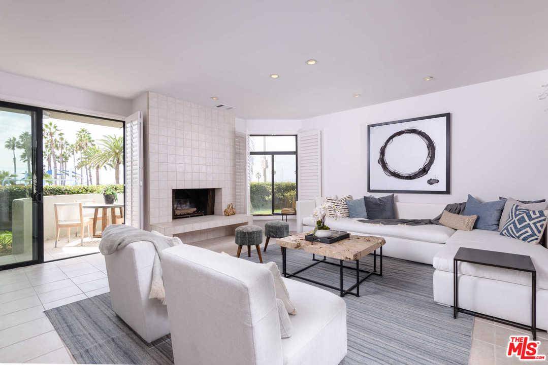 Oceanfront townhome in a desirable Santa Monica location