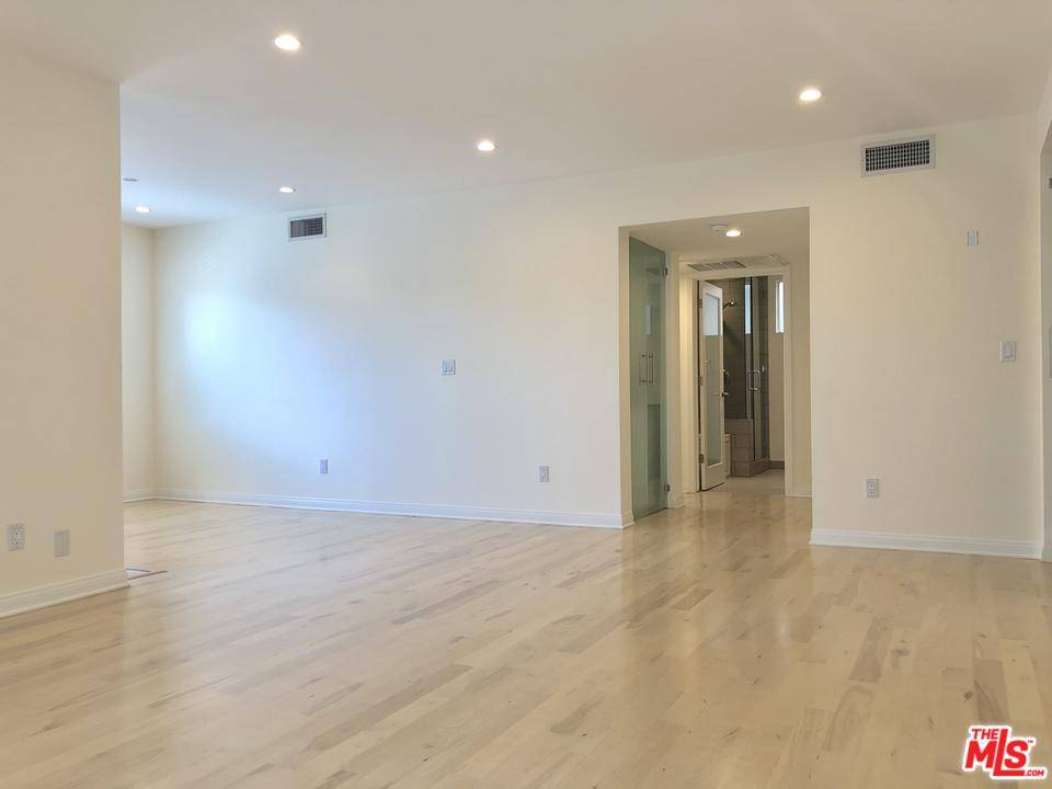 Beautiful Clean/Private Bldg in West Hollywood's Prime Location