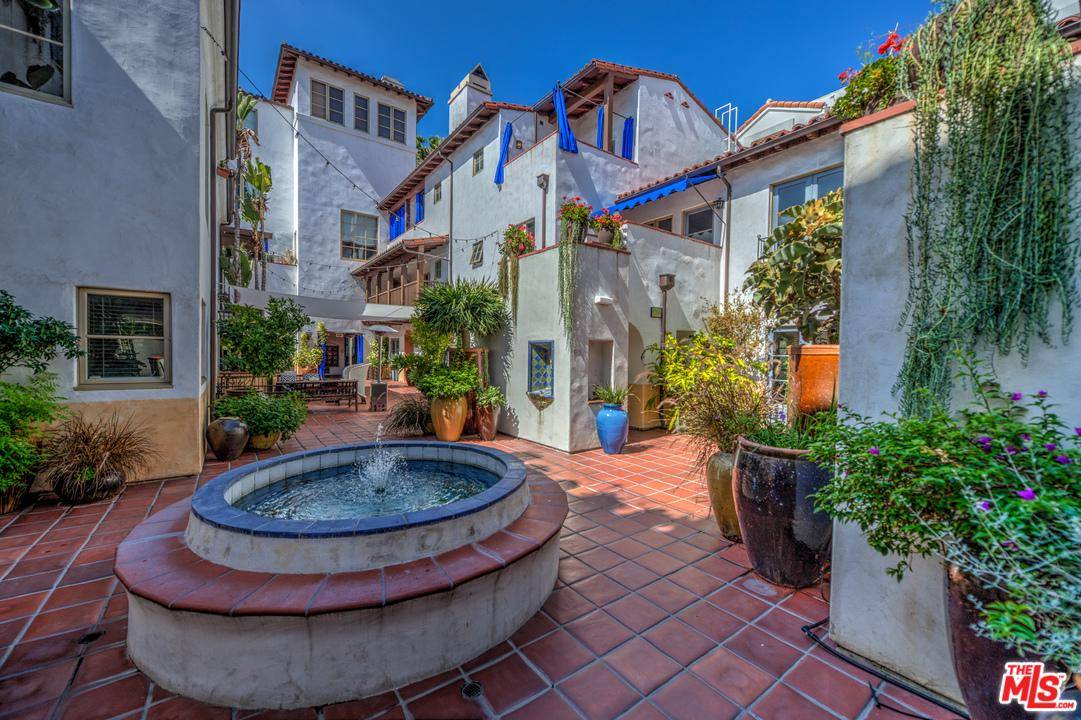 Fabulous 2 bed/1 - 2 BR Townhouse Sunset Strip Los Angeles