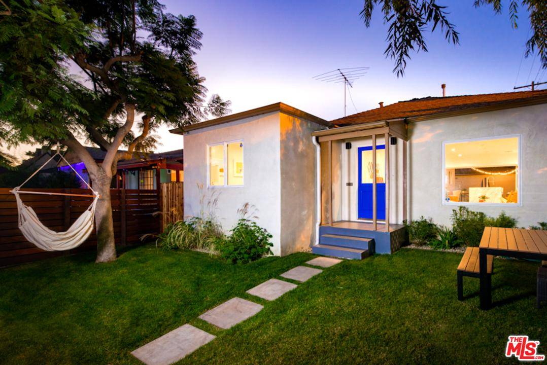 This completely remodeled President's Row charmer is situated in one of the best pockets of Venice