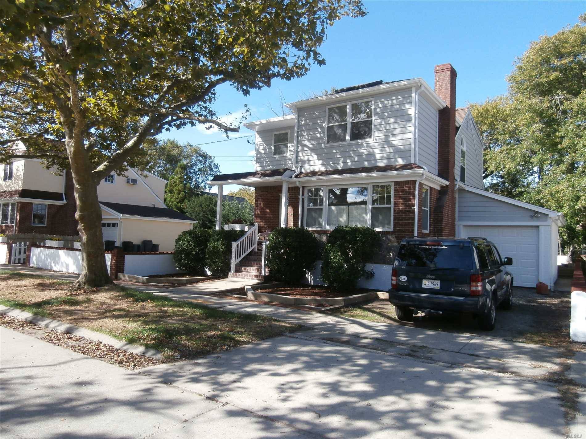 This Beach Home Is Located On Favorite Mineola Ave.