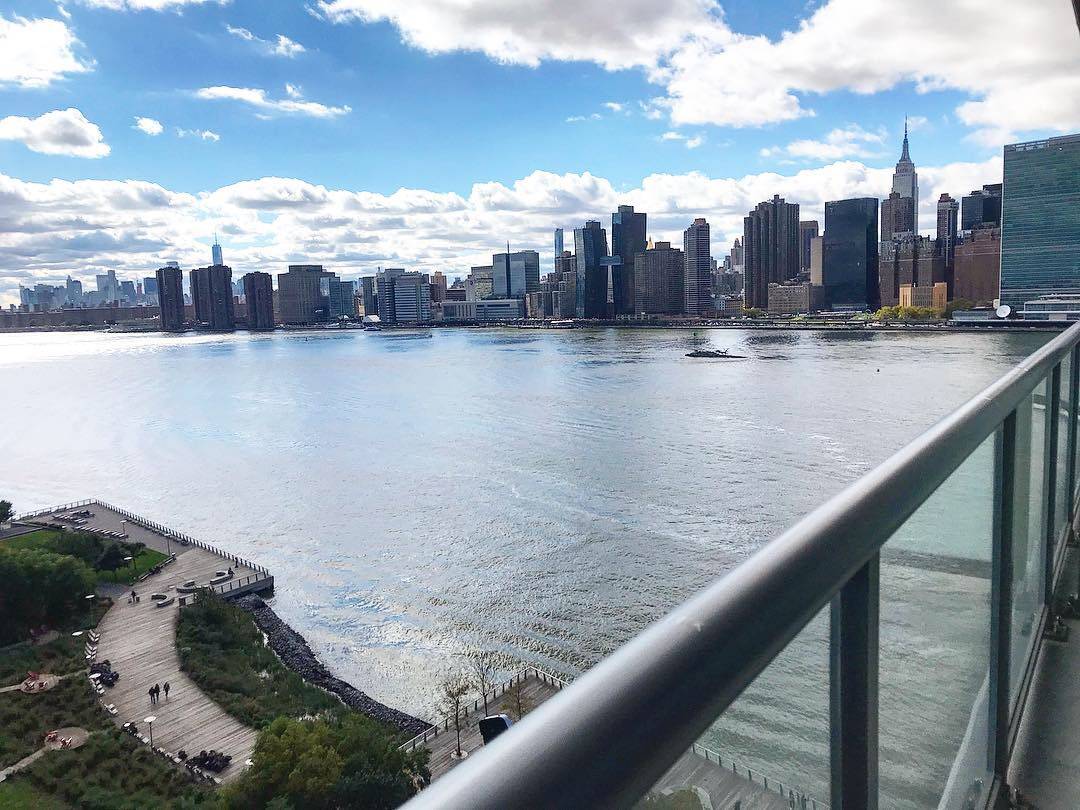 [LIC] - NO FEE - Private Outdoor Space, Empire State Bldg & East River Views, Floor to Ceiling Windows