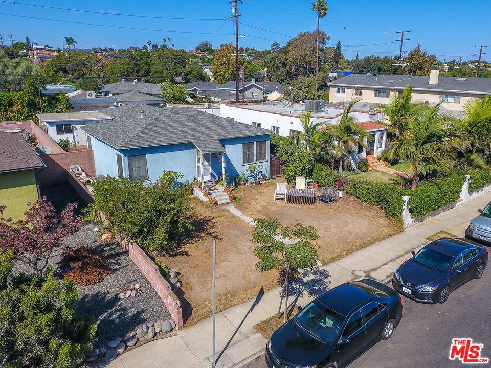 Incredible opportunity to expand and remodel or build new in Silicon Beach