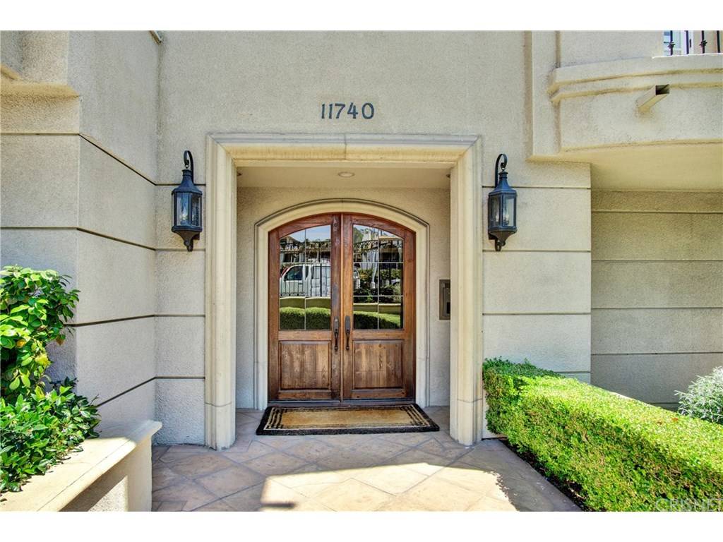 Welcome to one of Brentwood - 2 BR Condo Los Angeles