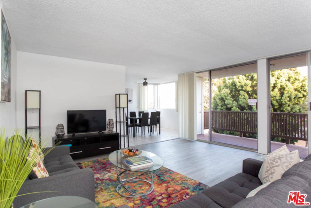 ELEGANCE IN SANTA MONICA - 2 Bedroom/1 Bathroom - Living room is light and bright and features a generously sized balcony