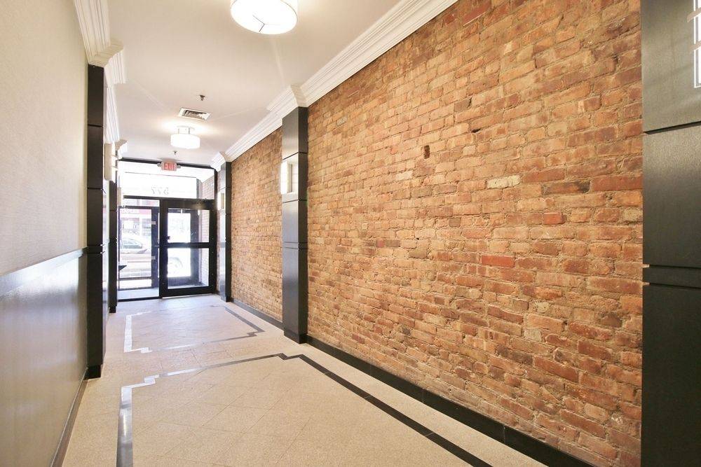 No Fee Midtown East One Bedroom, well maintained elevator building