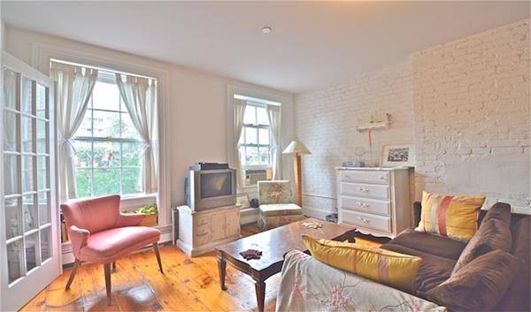 Charming 1 bedroom on arguably one of Chelsea's best townhouse blocks.