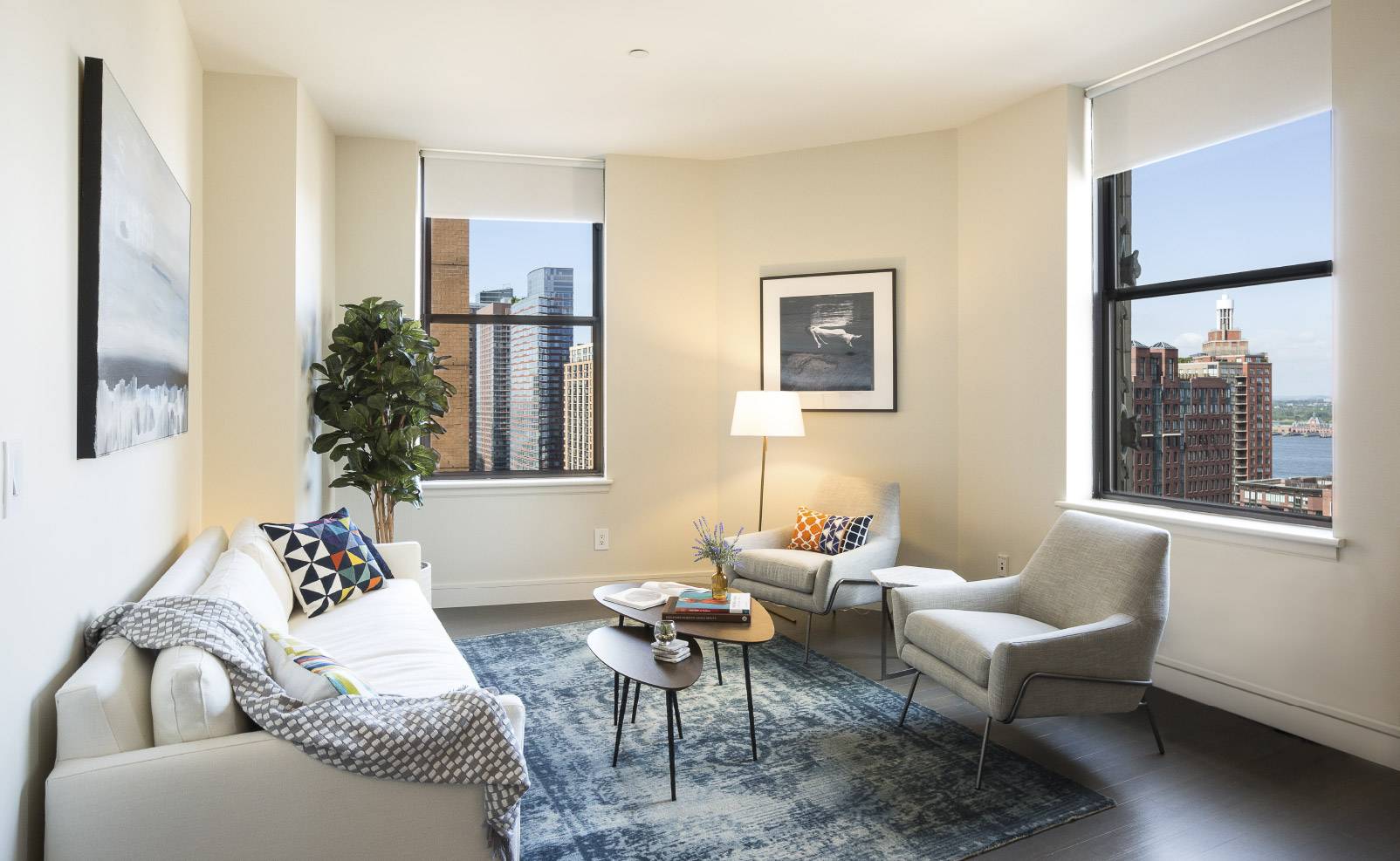 High Ceiling 1 Bed in Financial District with Doorman