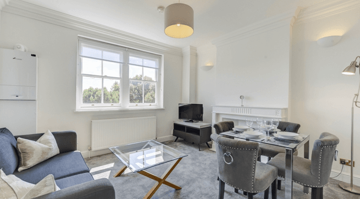 Charming Two Bedroom Apartment for Rent in Kensington, London.