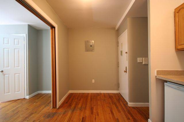 Charming Studio Apartment Between Avenue A and B For Rent