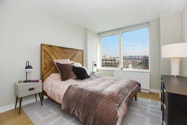 Beautiful Luxurious 2 Bedroom**Floor to Ceiling Windows**Fitness Facility**Hunters Point