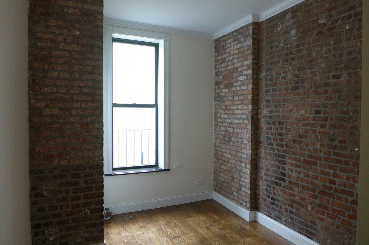 Location W. 129th and Lenox Newly renovated 4 bedroom with exposed brick, modern kitchen and washer dryer in the apartment !