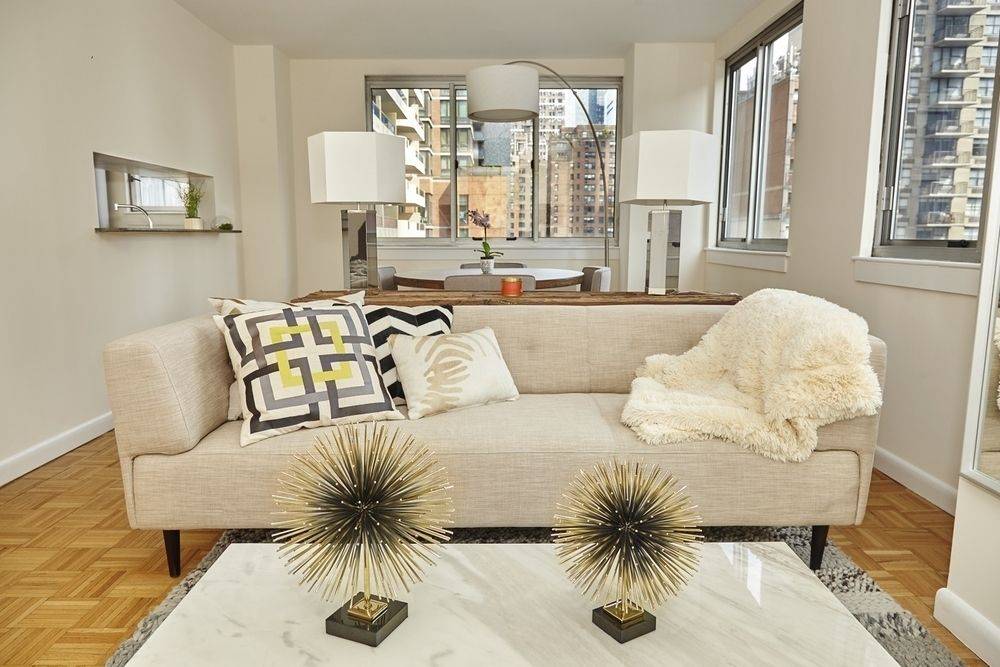 LUXURY BUILDING..FULL SERVICE..LOUNGE.. SPACIOUS TWO BEDROOM..MURRAY HILL..STEPS FROM GRAND CENTRAL AND UN PLAZA