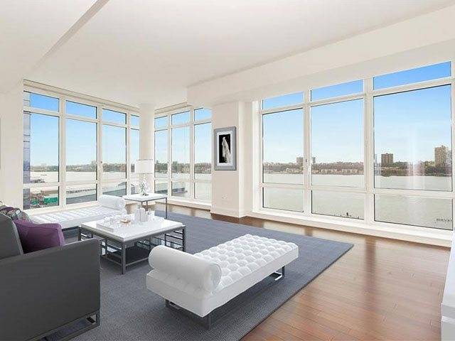 Luxury 2 Bedroom 2 Bathroom Upper West Side, With full service and amenities. Gorgeous Views and High ceilings