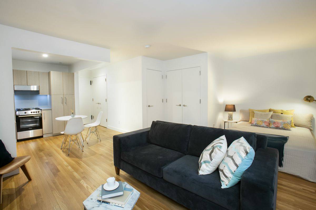 Luxury Studio with Fantastic Closet Sapce in Chelsea w/ Private Balcony