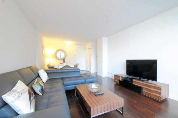 Gorgeous 1 Bedroom Newly Renovated Flex option Murray Hill. NO FEE!!!!