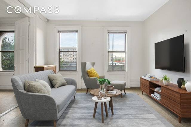 Bring your designer ! This 2 bedroom convertible 3 bedroom Coop is the perfect opportunity to customize your New York City living experience.