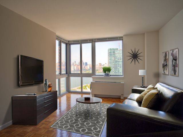 One Bedroom In Long Island City With Quick Access To 7 Train 1 Stop From Grand Central