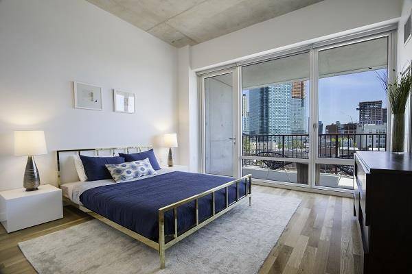 King Sized Bedroom In Unique Long Island City Building
