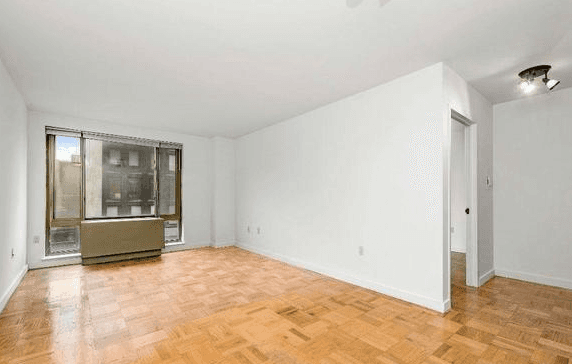 Amazing 1 Bed and 2 Baths in Chelsea w/ Home Office and Doorman