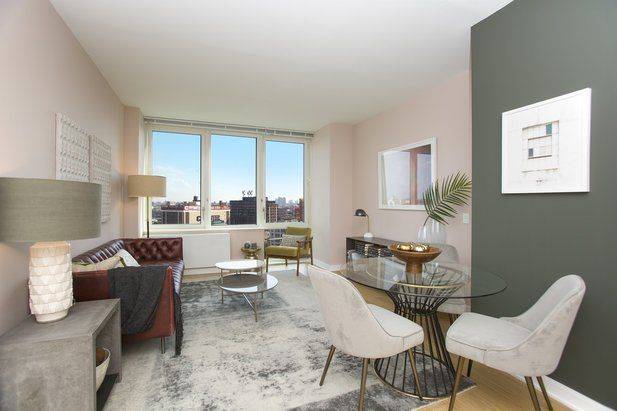 luxury rental building with endless views 1 block from Court Square Station