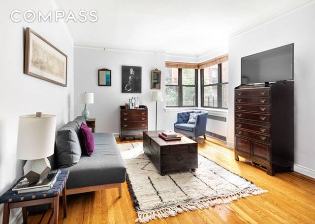 Quiet and spacious, this extra large 1 bedroom plus den is located in one of North Park Slope's premier Full Service Pre War Buildings.