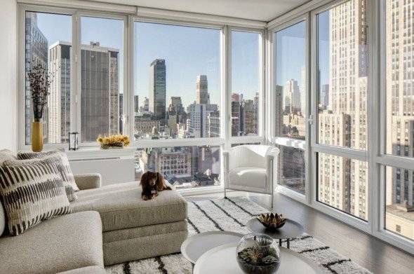 Come Live in this Stunning 1 Bedroom in the Heart of Midtown East.